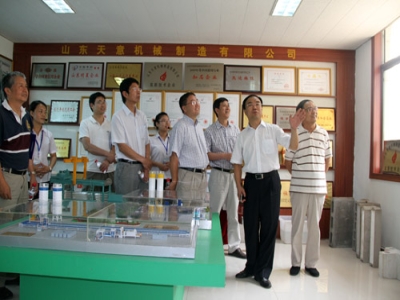 2012.7.28日山東天意兩項(xiàng)科技成果鑒定順利通過，北京領(lǐng)導(dǎo)專家，到我公司參觀指導(dǎo)