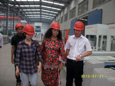 2012.7.21日坦桑尼亞總統(tǒng)夫人來我公司參觀指導(dǎo)、洽談合作