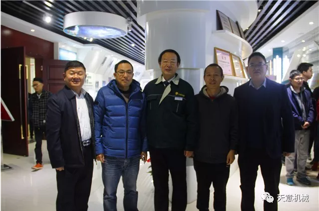 熱烈歡迎山東建筑大學材料學院教授帶領(lǐng)48名學生蒞臨天意參觀指導
